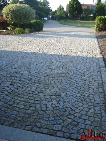 Bild in der Bildergallerie zu Granit Pflaster