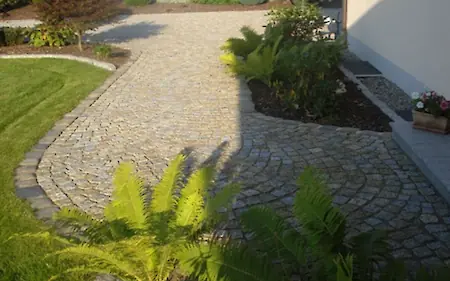 Bild in der Bildergallerie zu Granit Pflaster