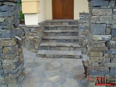 Bild in der Bildergallerie zu Basalt Polygonalplatten