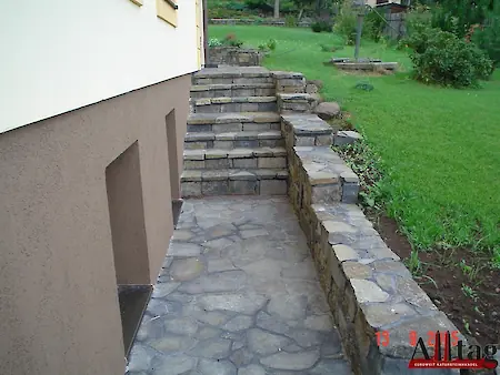 Bild in der Bildergallerie zu Basalt Polygonalplatten