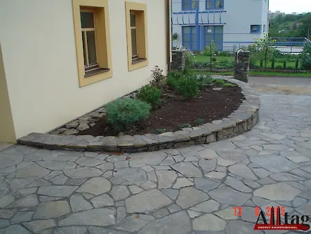 Bild in der Bildergallerie zu Basalt Polygonalplatten