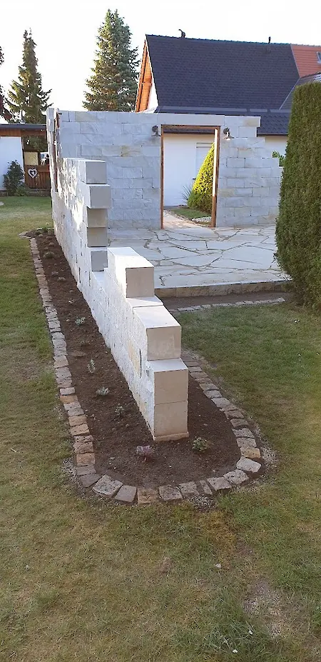 Bild in der Bildergallerie zu Sandstein Mauersteine