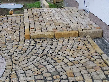 Bild in der Bildergallerie zu Sandstein Pflaster