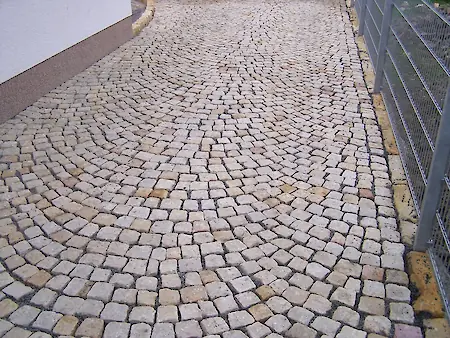 Bild in der Bildergallerie zu Sandstein Pflaster