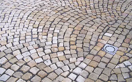 Bild in der Bildergallerie zu Sandstein Pflaster