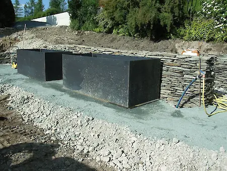 Bild in der Bildergallerie zu Schiefer Schichtmauerwek