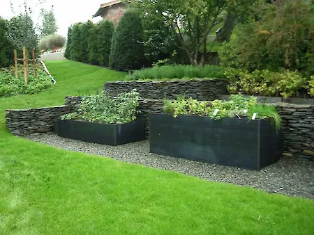 Bild in der Bildergallerie zu Schiefer Schichtmauerwek